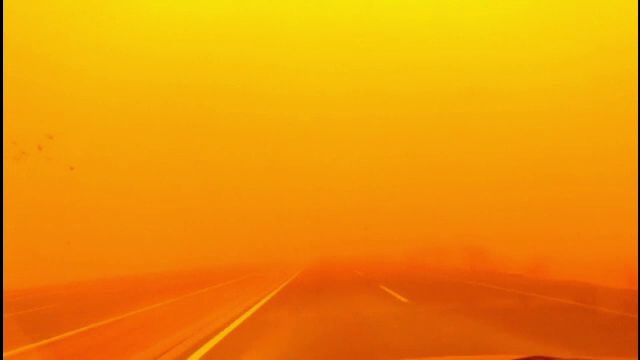 Furtună uriașă de nisip în Mongolia. Traficul rutier și feroviar, paralizate