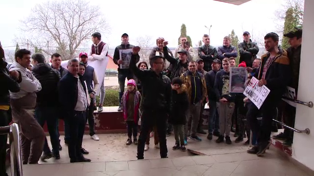 Protest într-o comună din Iași din cauza drumurilor proaste. Explicația primarului: ”A fost iarna umedă”