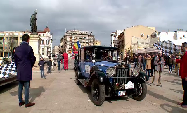 Aventura a doi români hotărâți să ajungă cu mașinile de epocă în Italia