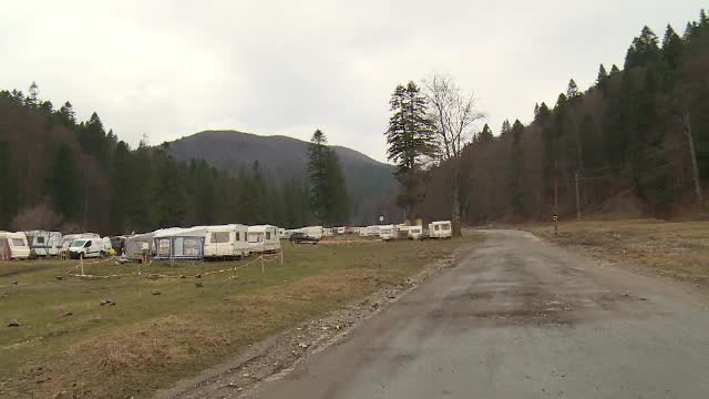 Hotelurile şi pensiunile de pe Valea Prahovei sunt pline. Turiştii stau şi la cort