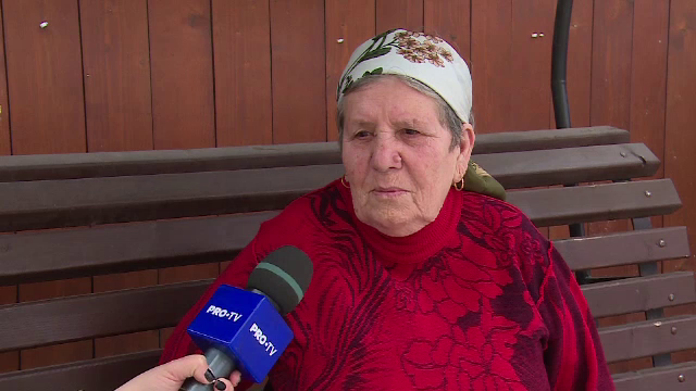 Bătrânii din azil așteaptă să fie vizitați de rude sau să primească pachet de Paște