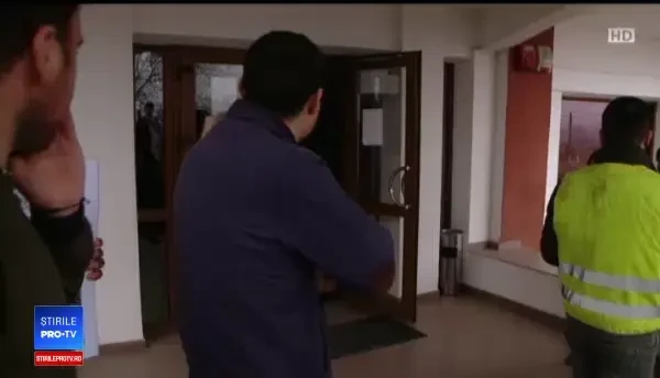 Protest într-o comună din Iași din cauza drumurilor proaste. Explicația primarului: A fost iarna umedă