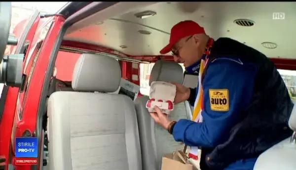 Doi români sunt hotărâți să ajungă cu mașinile de epocă în Italia