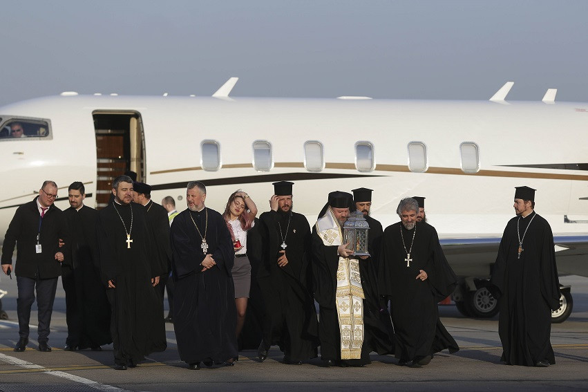 Mii de credincioşi, la Mănăstirea Brâncoveanu la slujba de Înviere