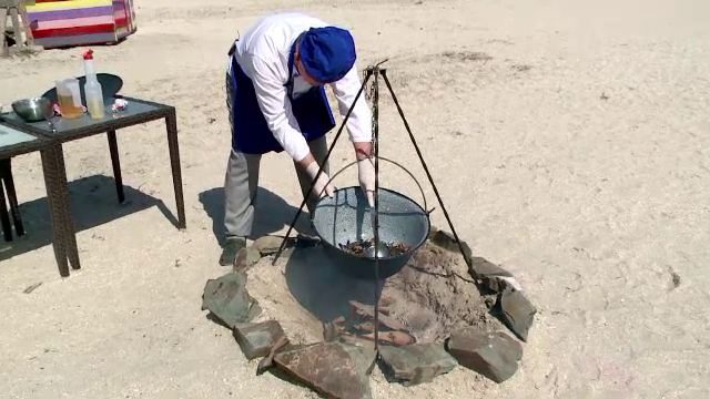 Mii de turiști au sosit sâmbătă la mare. 3.000 de lei pentru un sejur de 3 zile