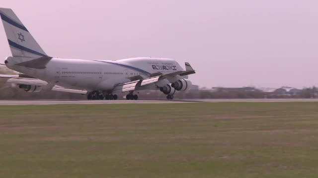 Avioanele Boeing 747 NU mai au voie să aterizeze pe Otopeni. Care e motivul