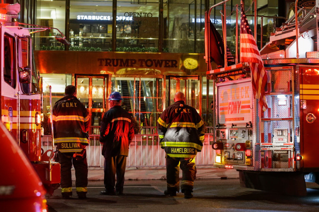 Incendiu la Trump Tower, în New York. Un mort şi patru pompieri răniți