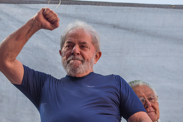 Fostul preşedinte brazilian Lula a sosit la închisoare după ce s-a predat
