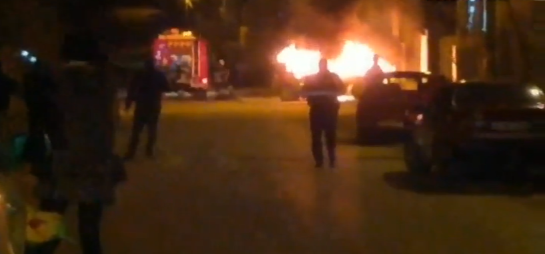 O maşină a ars în timp ce şoferiţa era la Înviere. Ce uitase femeia înăuntru