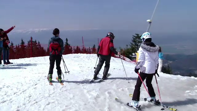 Ziua de Paște, sărbătorită de turiștii de la munte pe pârtie sau la grătar