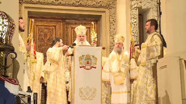 Credincioșii şi-au dus copiii la „a doua Înviere". "Îi obişnuim de mici cu Biserica"