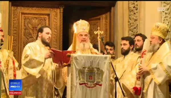 Credincioșii au şi-au dus copiii la a doua Înviere. Îi obişnuim de mici cu Biserica