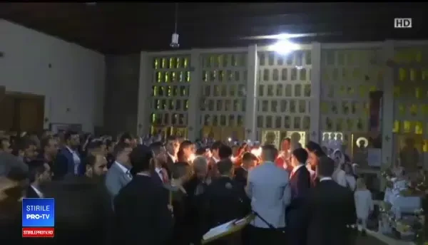 Românii care nu au putut ajunge în țară au sărbătorit Învierea în bisericile din străinătate