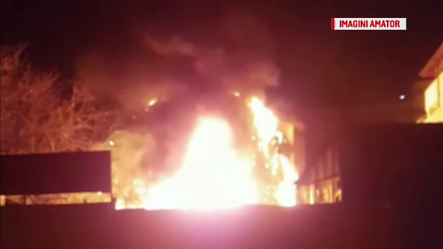 Vilă arsă în Capitală, pompierii au intervenit cu greu: ”O să ardem aici ca şobolanii"