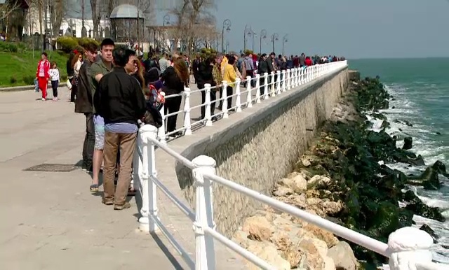 Zeci de turiști români au luat cu asalt litoralul, în ultima zi de vacanță