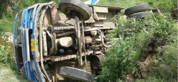 Cel puțin 27 de copii au murit, după ce un autobuz școlar s-a prăbușit într-o prăpastie, în India