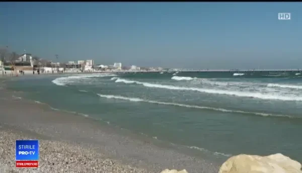 Zeci de turiști români au luat cu asalt litoralul, în ultima zi de vacanță