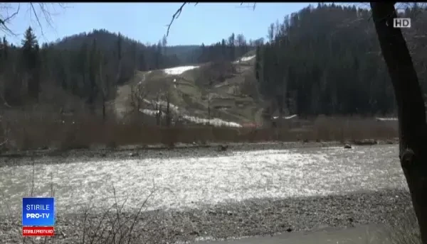 Pensiunile din Bucovina, pline de turiști, de Paște. Rețeta mielului pregătit 48 de ore