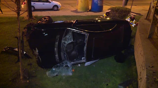 Un tânăr a căzut cu maşina de pe podul Grant din Capitală