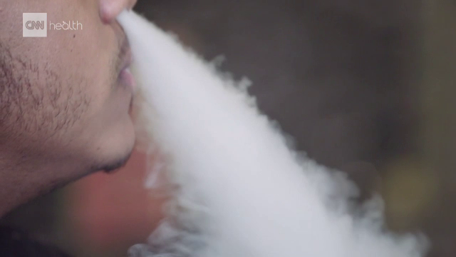 Raed Arafat ar vrea ca folosirea țigărilor electronice să fie interzisă în spațiul public