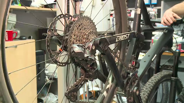 Tot mai multe biciclete, duse la revizie, în această perioadă. Cât costă aceste servicii