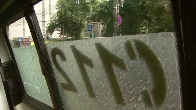 Un autocar s-a răsturnat pe DN 2, din cauza vitezei. 9 oameni au ajuns la spital