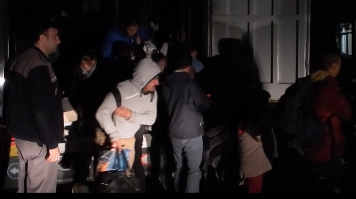 Reţea de trafic de migranţi condusă de un pakistanez, anihilată de DIICOT. Îi plăteau pe poliţiştii de frontieră