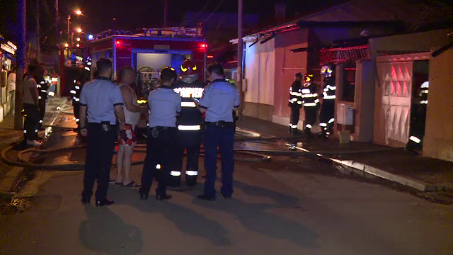 Cinci case din Capitală, cuprinse de incendiu, marți seară