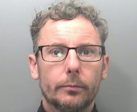 Un bărbat i-a falsificat semnătura soției care suferea de cancer, pentru a divorța