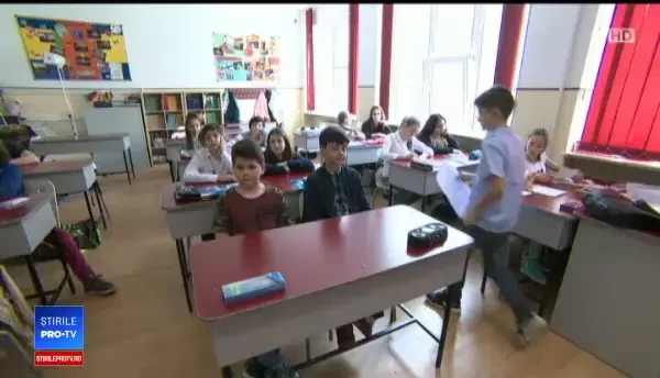 România, pe primul loc în UE în cazul adolescentelor care devin mame. Biserică și părinții se opun educației sexuale în școli