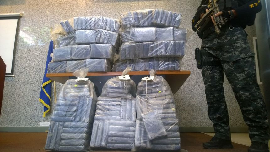 Poliţişti argentinieni concediaţi după ce au pretins că şoarecii au mâncat jumătate de tonă de marijuana