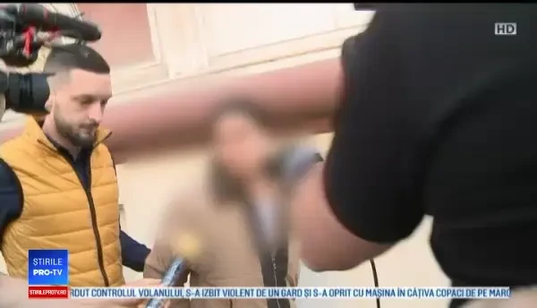 Mama care primea bani în schimbul abuzului sexual al copilului ei, arestată alături de agresori