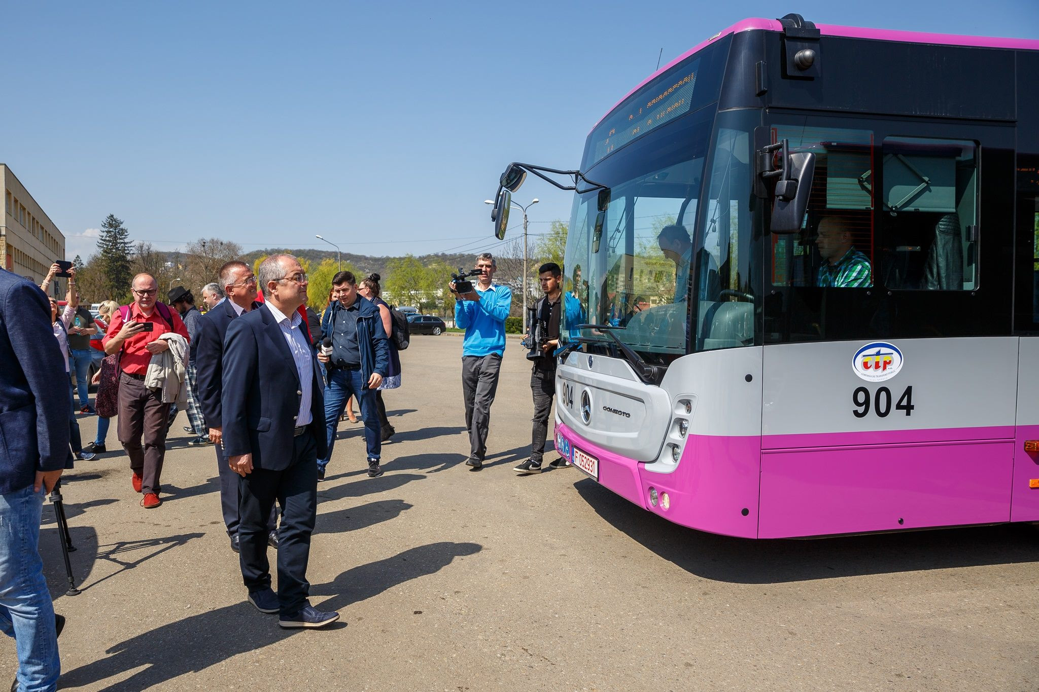 Cum arată autobuzele cu dotări de ultimă generație care circulă pe străzile din Cluj-Napoca