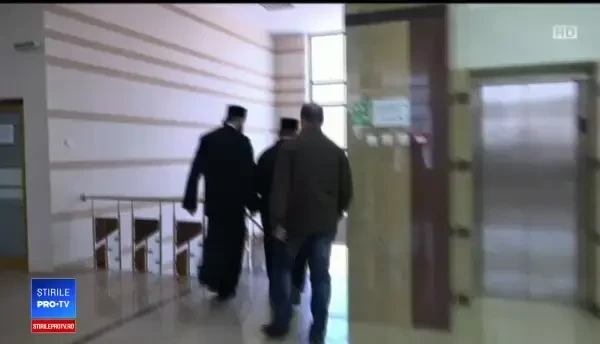 Fostul episcop al Huşilor susţine că s-a îmbolnăvit în urma scandalului sexual