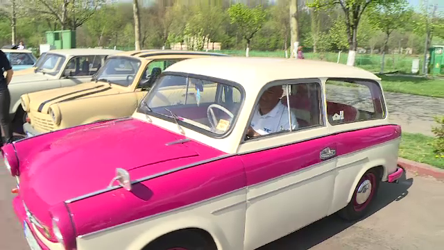 Adunare a trabantiștilor, într-un parc din Capitală: „Tata a traversat deșertul cu un rezervor suplimentar ”