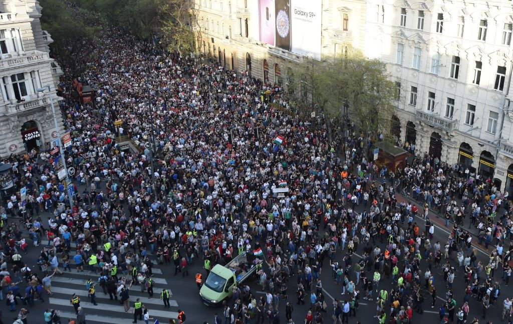 Zeci de mii de persoane au protestat, la Budapesta. ”Noi suntem majoritatea”