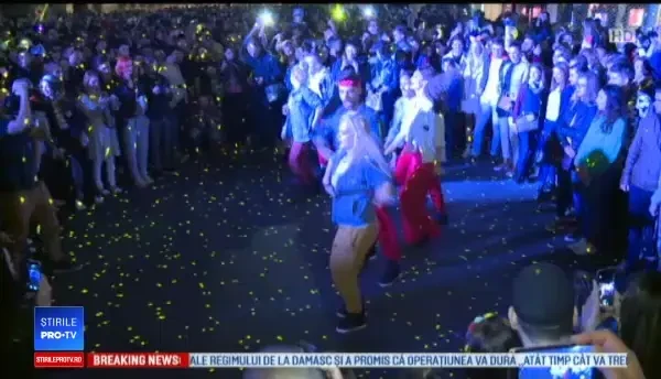 Mii de oameni au fost prezenți la festivalul Spotlight pentru a vedea show-ul de lumini