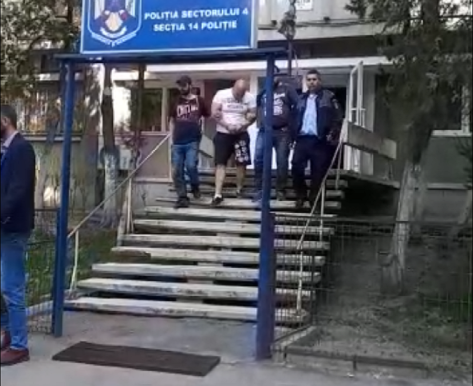 Interlopul Rumburak a jefuit un apartament din Capitală și a plecat cu banii și câinele