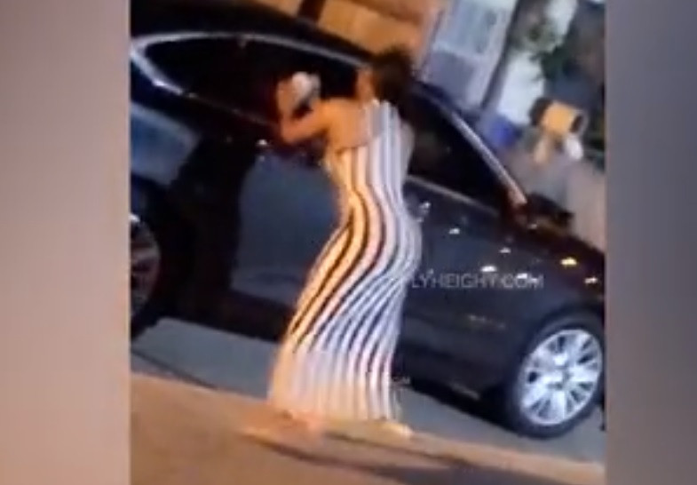 O femeie din Marea Britanie a incendiat mașina iubitului infidel. VIDEO