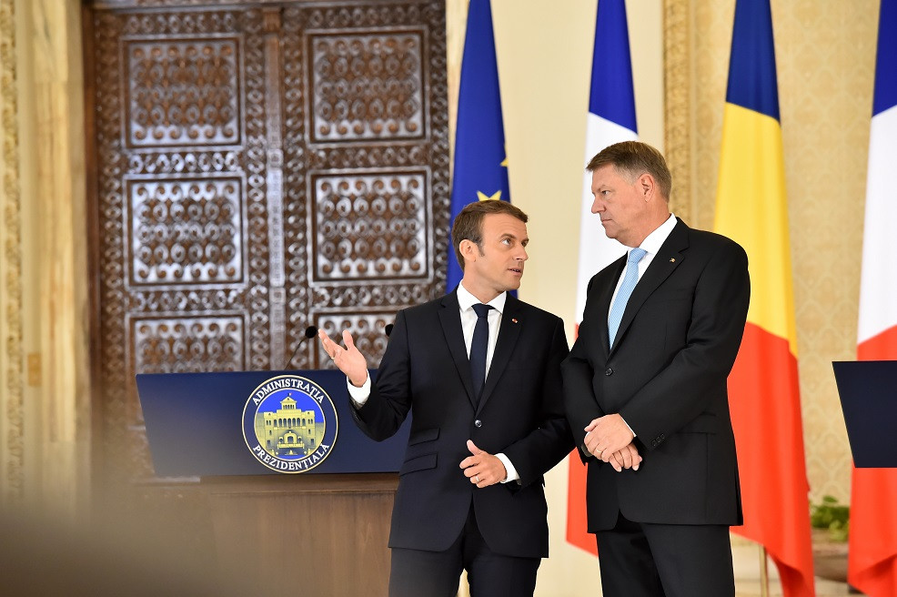 Macron îl laudă pe Iohannis: ”Unii ameninţă independenţa magistraţilor, dar el nu își lasă țara din mână”
