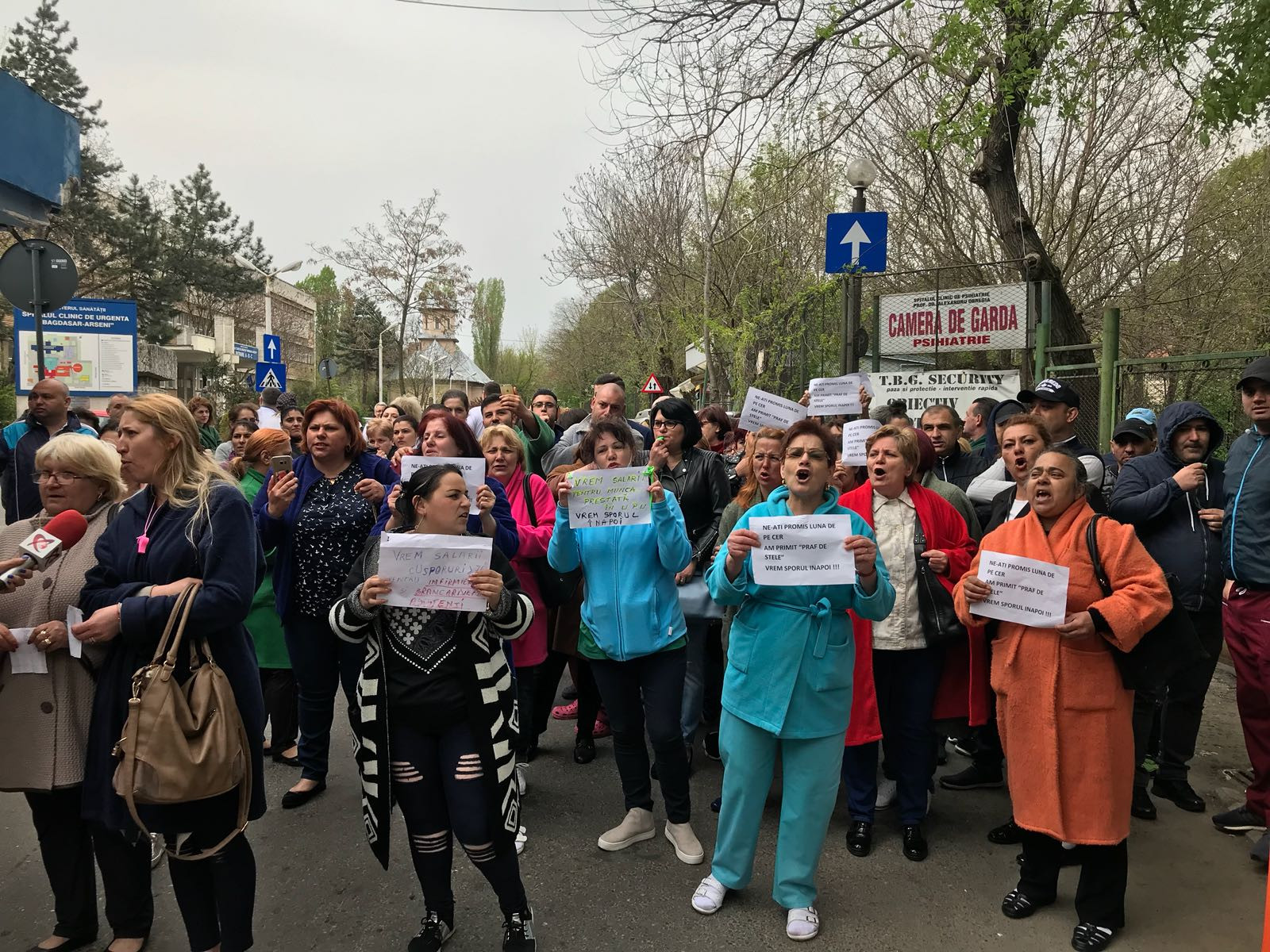 Proteste în spitale, din cauza tăierii sporurilor. Veniturile asistentelor, mai mici cu 1.000 de lei