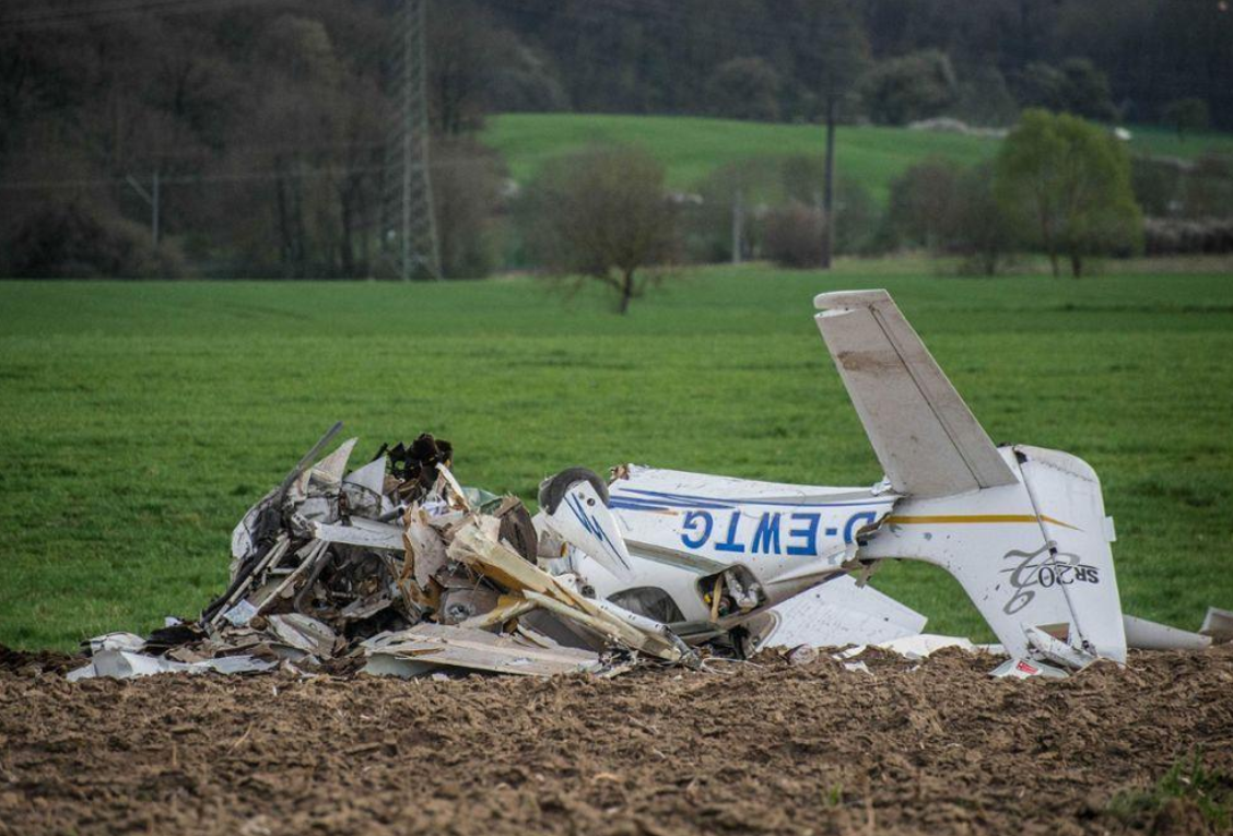 Două avioane de mici dimensiuni s-au ciocnit în Germania. Sunt cel puțin 2 morți