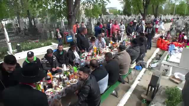 gratar in cimitir