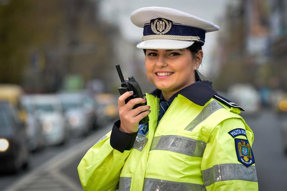 Întrebare către MAI: ”De ce nu poți conduce tot timpul cu proiectoarele de ceață aprinse?” Răspunsul dat