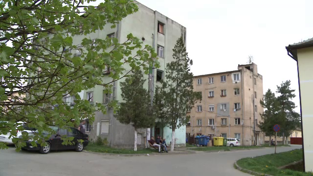 Tânăr împuşcat de 6 ori, într-un bloc din Cisnădie, pentru că a dat muzica prea tare