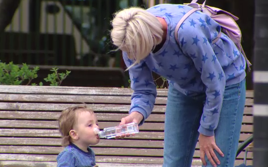 Tot mai mulți români fac copii fără să fie căsătoriți. ”Nu-mi mai doresc o nuntă”