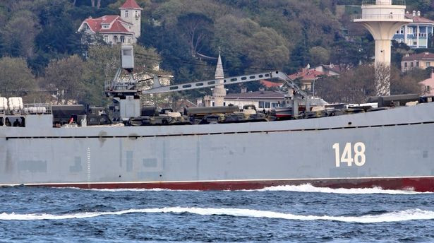 Nave de război ruse încărcate cu tancuri şi echipamente militare, în drum spre Siria