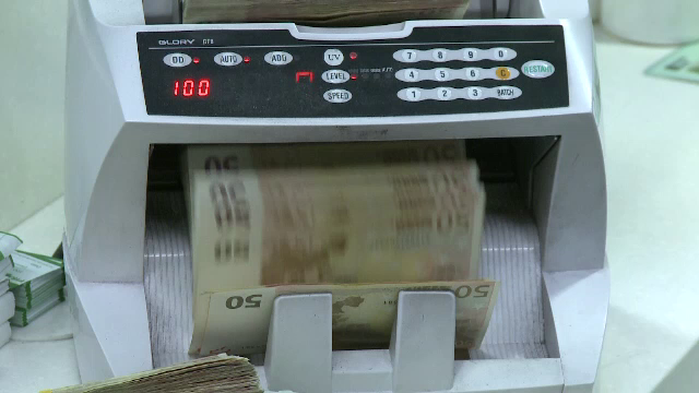 Reguli noi pentru cei care trimit peste 2.000 de euro din străinătate. Măsurile, criticate