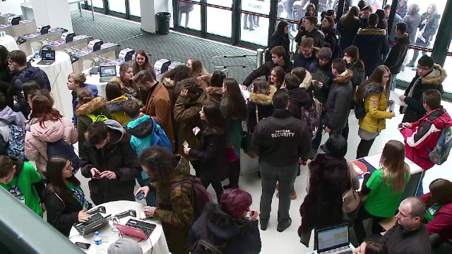 Studenții și profesorii protestează, marți, după reducerea locurilor la buget