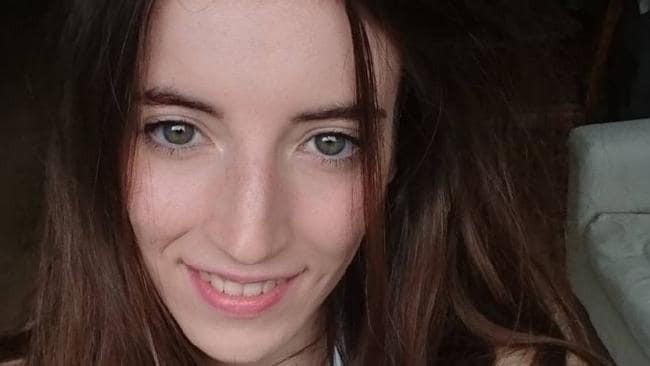 Studentă condamnată la închisoare, după ce și-a înfometat, opărit și înjunghiat iubitul